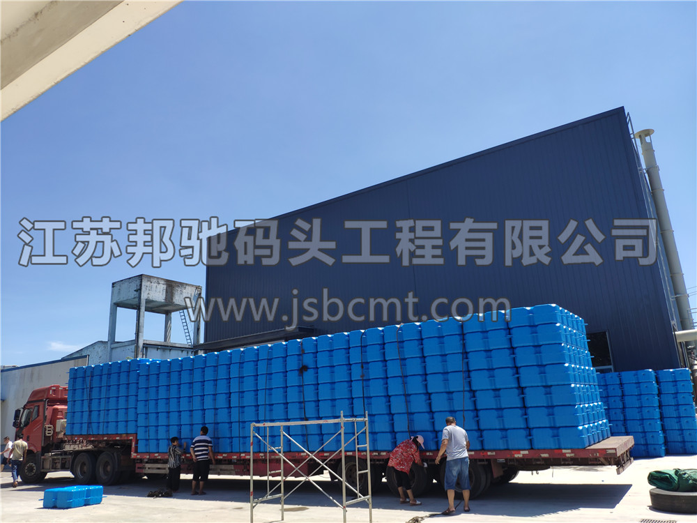 安徽亳州4車大浮筒發(fā)貨-江蘇邦馳碼頭工程有限公司2